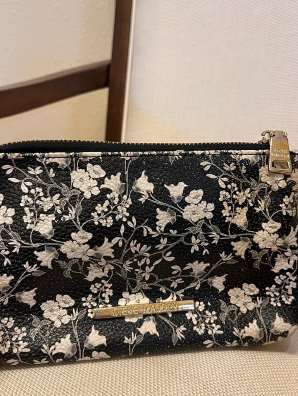 Steve Madden floral cute wristlet
